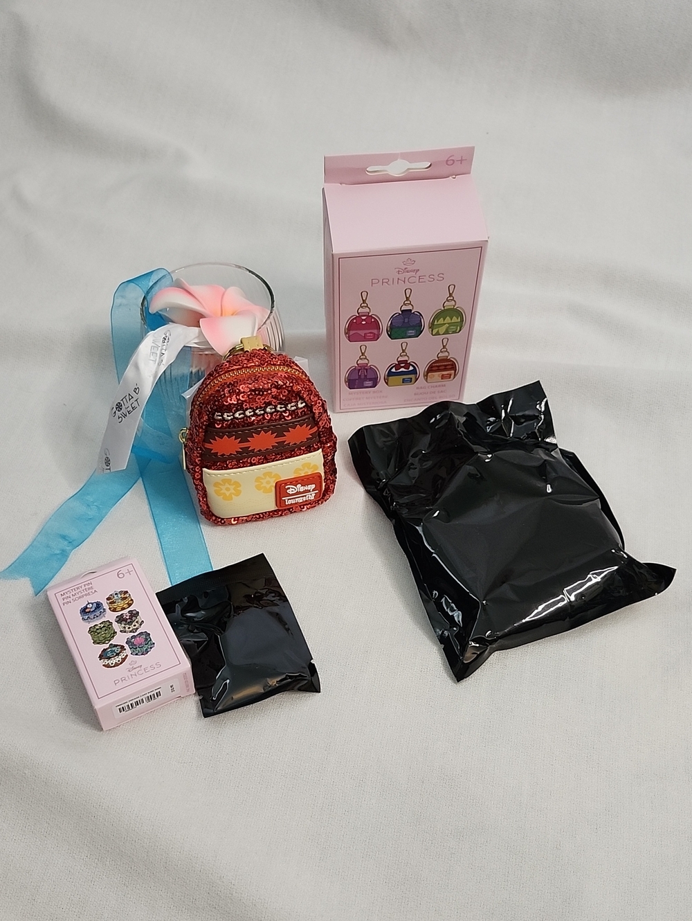 Disney Princess "Moana" Sequins Bag Charm w/ Disney Princess Cake Pin
